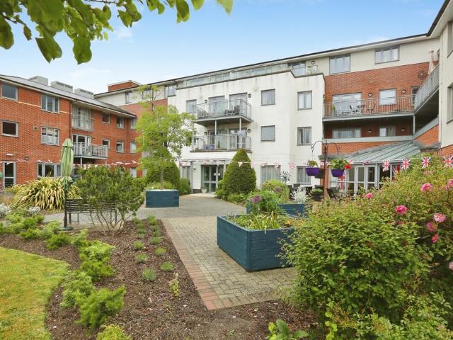 Flat for sale in Eastleigh, Helford