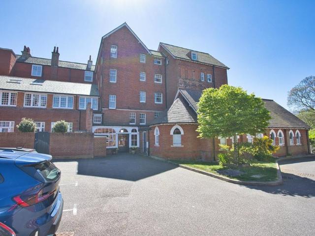 Flat for sale in Golden Valley, Folkestone