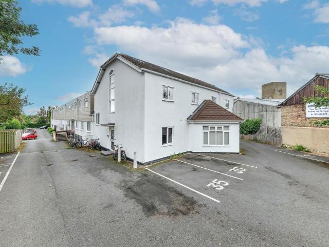 Flat for sale in King's Walden, Hertfordshire