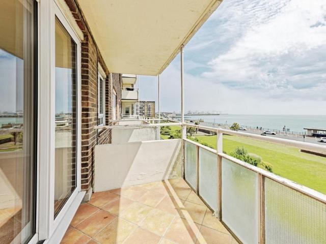 Flat for sale in Clarendon, Ash
