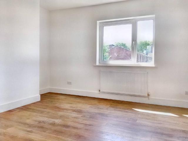 Flat for sale in Clapton, Upper Clapton