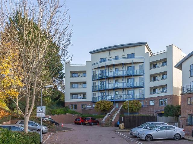 Flat for sale in New Mill, Pouchen End