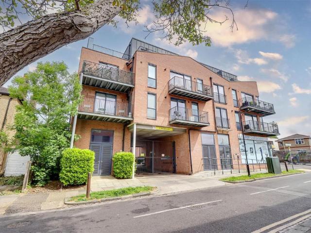 Flat for sale in Leigh-on-sea, Leigh-on-Sea Flat for sale in Leigh-on-sea, Leigh-on-Sea