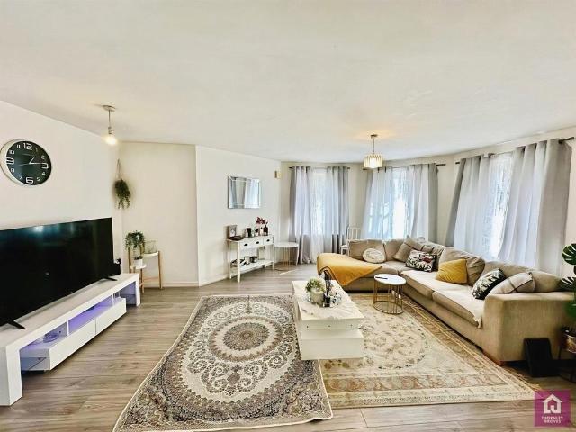 Flat for sale in Georgia, Greater Manchester