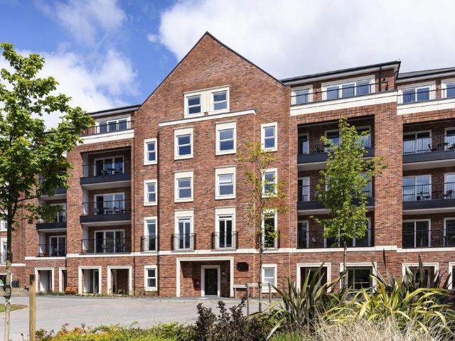 Flat for sale in Whetstone, Greater London