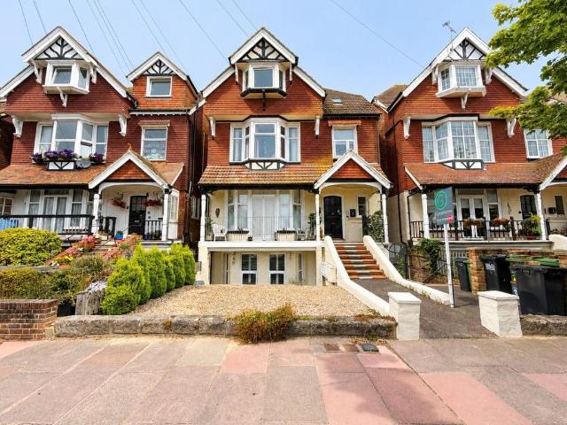 Flat for sale in Central, Heathlands