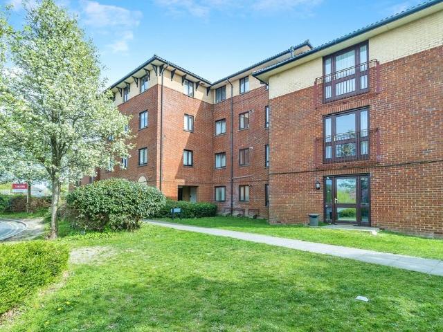 Flat for sale in Milton Keynes