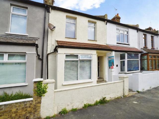 Flat for sale in Kursaal Estate, Alton Barnes