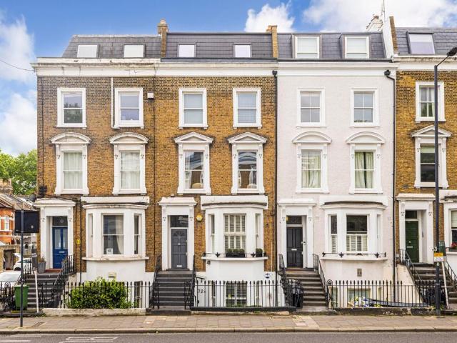 Flat for sale in Fulham, Walham Green