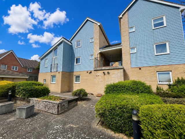 Flat for sale in Grove Park, Oad Street