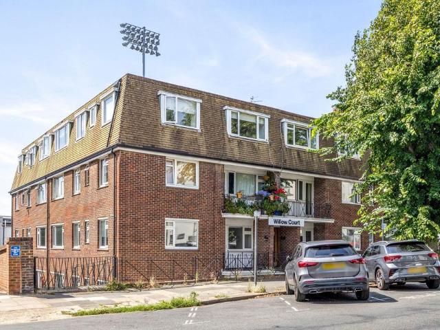 Flat for sale in Brunswick