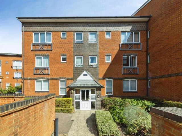 Flat for sale in Brook Street, Bourne Vale