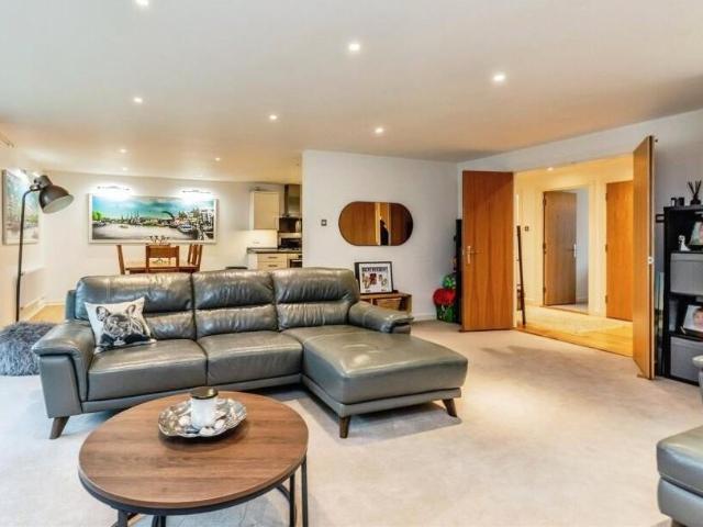 Flat for sale in Spring Park, Luton