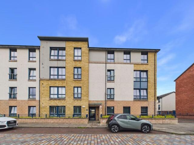 Flat for sale in Hutchesontown, Glasgow