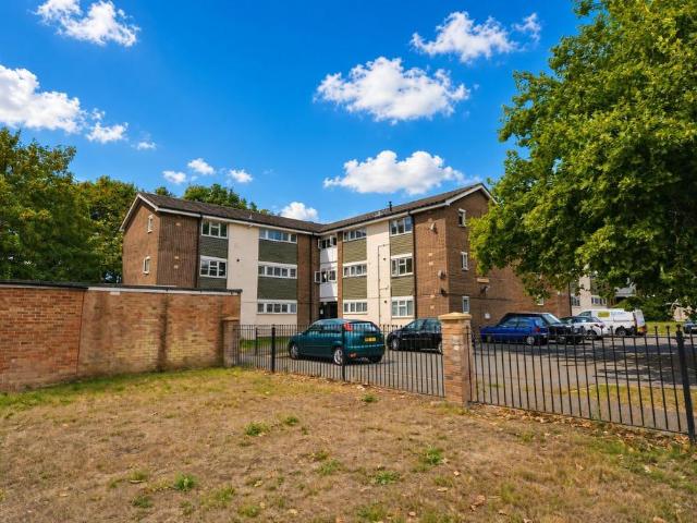 Flat for sale in Hutton, Brentwood