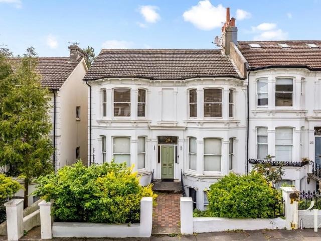 Flat for sale in Round Hill, Brighton