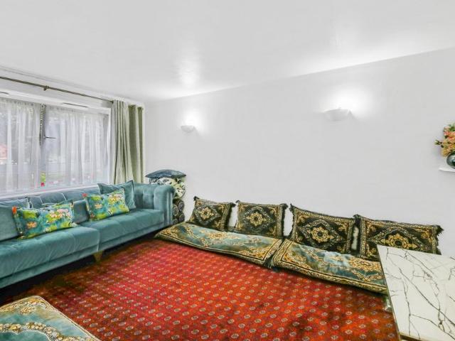 Flat for sale in Warwick Estate, Maida Vale