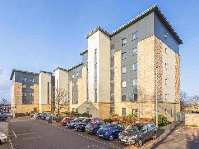 Flat for sale in Leith Links, Scotland