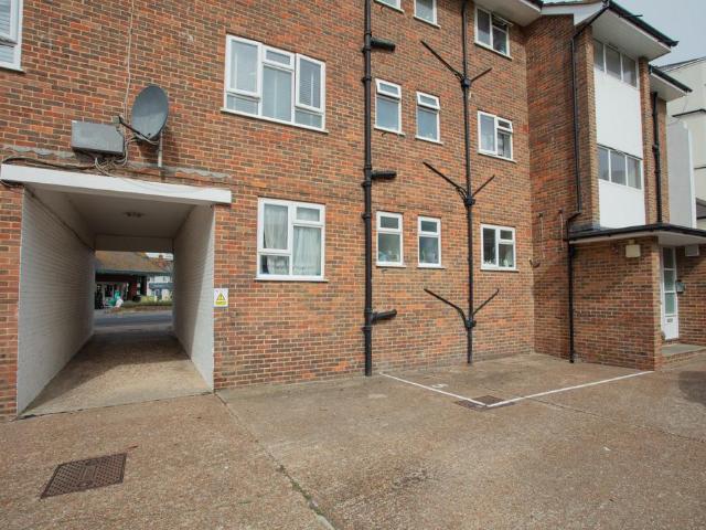 Flat for sale in Seaford, Iford