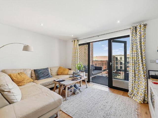 Flat for sale in Loughborough Junction, Greater London