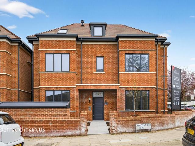 Flat for sale in Streatham, Greater London