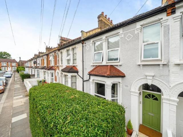 Flat for sale in London Borough of Lewisham, Greater London