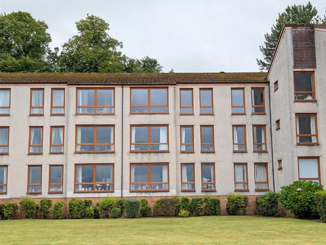 Flat for sale in Gourock, Scotland