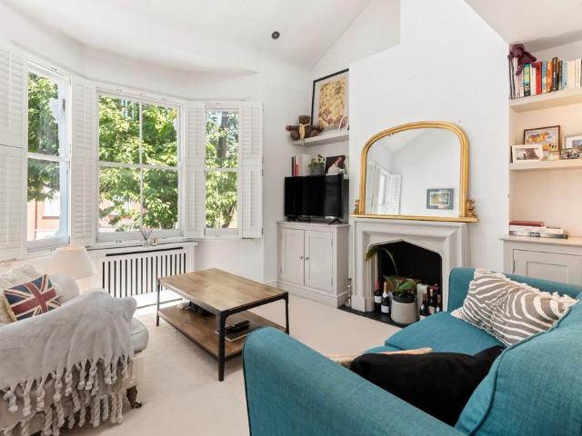 Flat for sale in Fulham, Sands End
