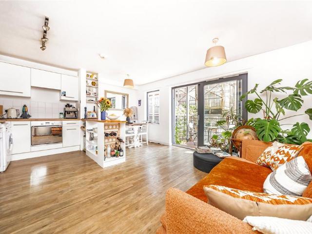 Flat for sale in Homerton, Greater London