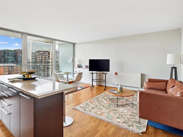 Flat for sale in Cardinal Place, Greater London