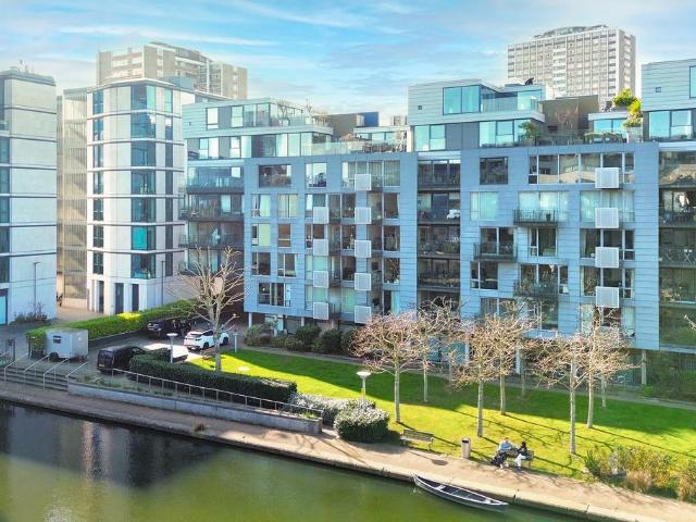 Flat for sale in Islington, Greater London