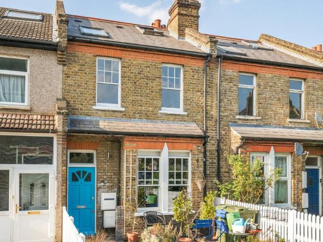Flat for sale in West Norwood, Greater London
