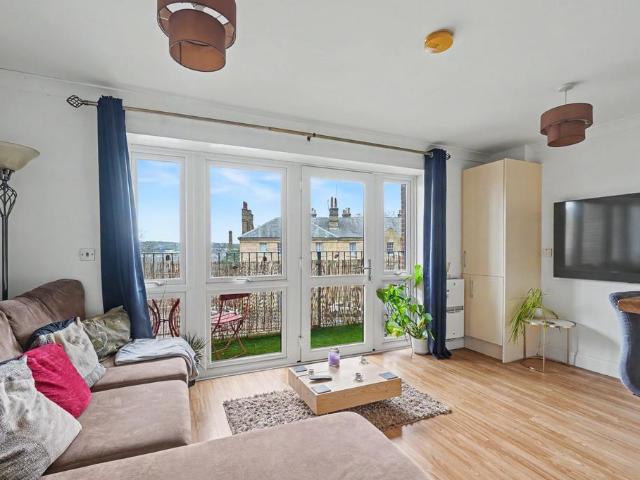 Flat for sale in Brompton, Gillingham