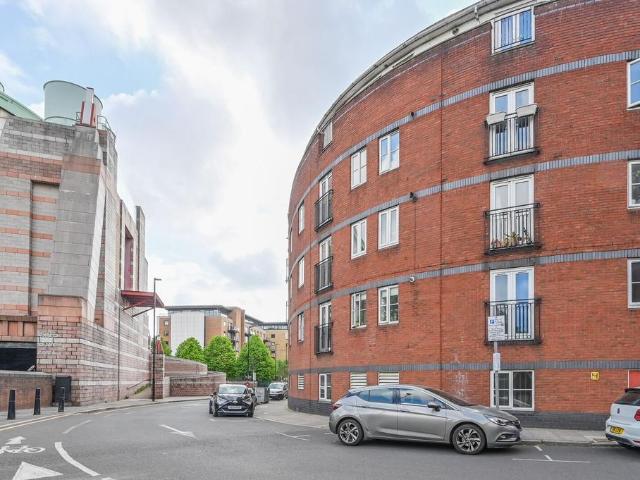 Flat for sale in Ratcliffe, Limehouse