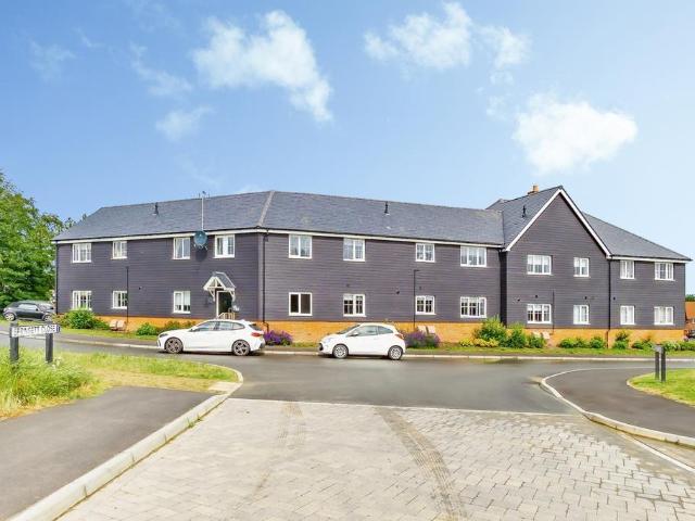 Flat for sale in Horsham, West Sussex