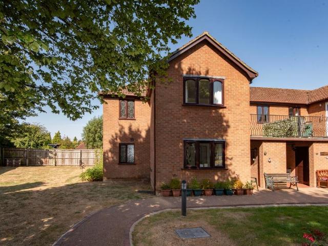 Flat for sale in Staniland, Boston