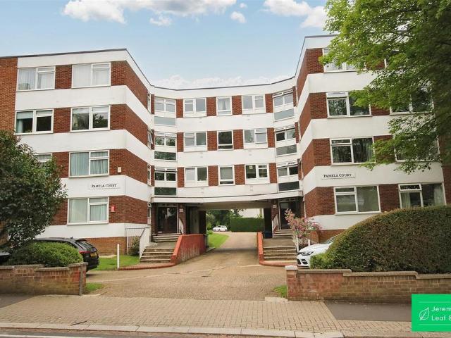 Flat for sale in London Borough of Barnet, Greater London