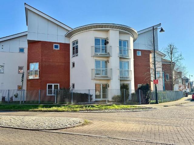 Flat for sale in Ravenswood, Key Street