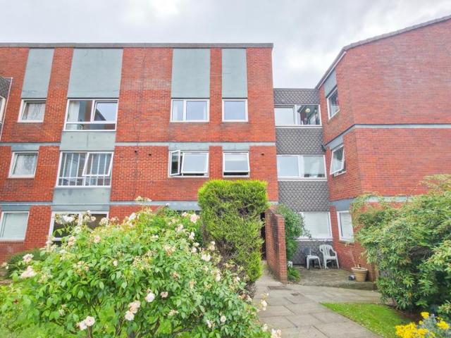Flat for sale in Shooters Hill, Greater London
