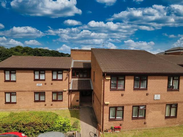 Flat for sale in Horsforth, West Yorkshire