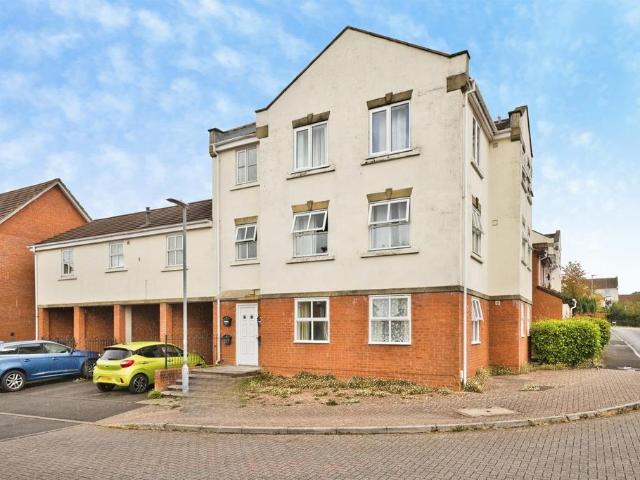 Flat for sale in Brympton
