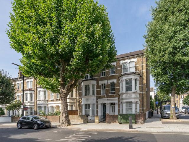 Flat for sale in Kensal Town, Greater London