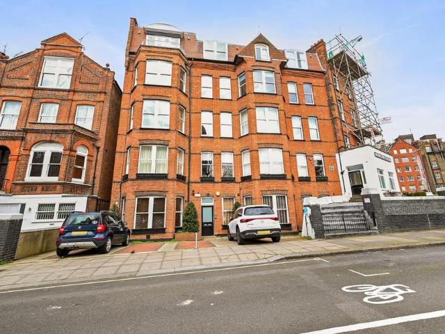 Flat for sale in South Hampstead, Greater London