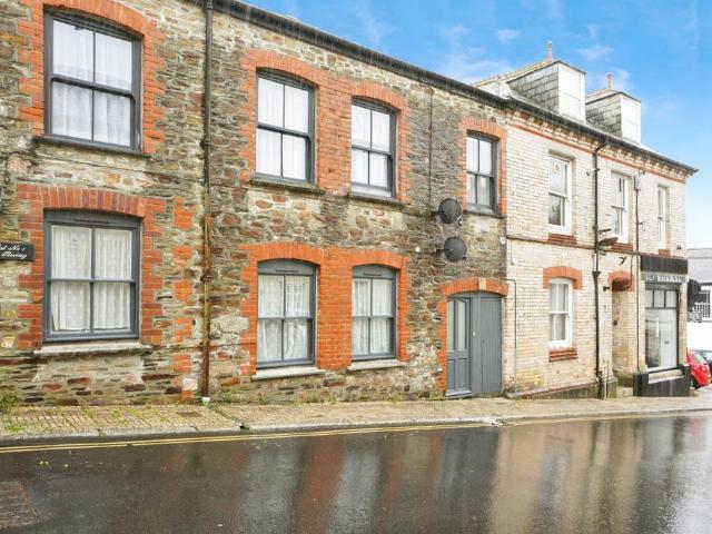 Flat for sale in Lostwithiel, Cornwall