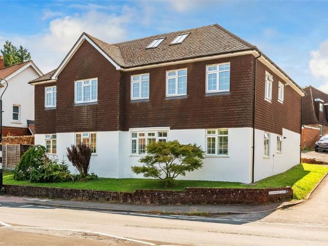 Flat for sale in Pachesham Park, Surrey