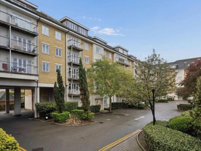 Flat for sale in Parkwest Apartments, Greater London