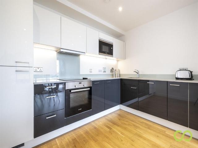 Flat for sale in London Borough of Lewisham, New Cross