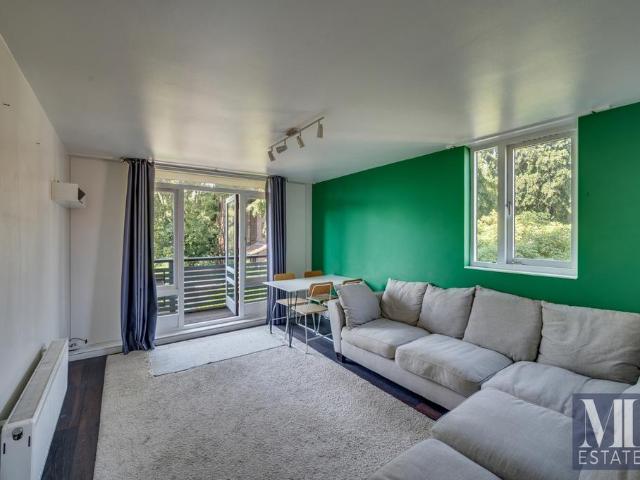 Flat for sale in Kilburn, Greater London