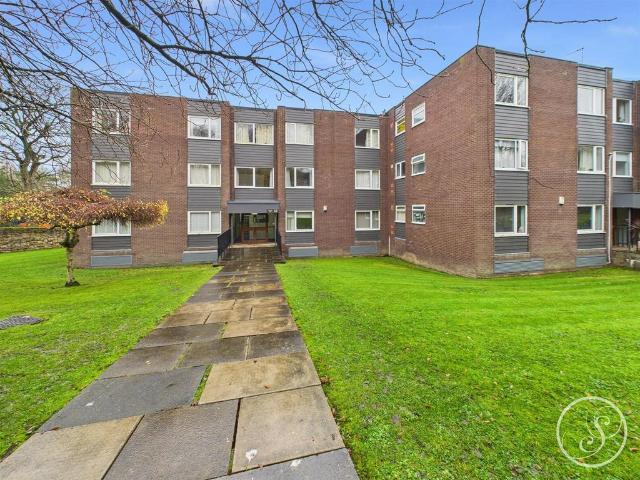 Flat for sale in Roundhay, West Yorkshire
