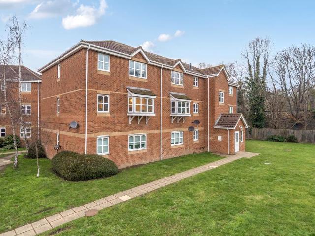 Flat for sale in Blackhills, Surrey